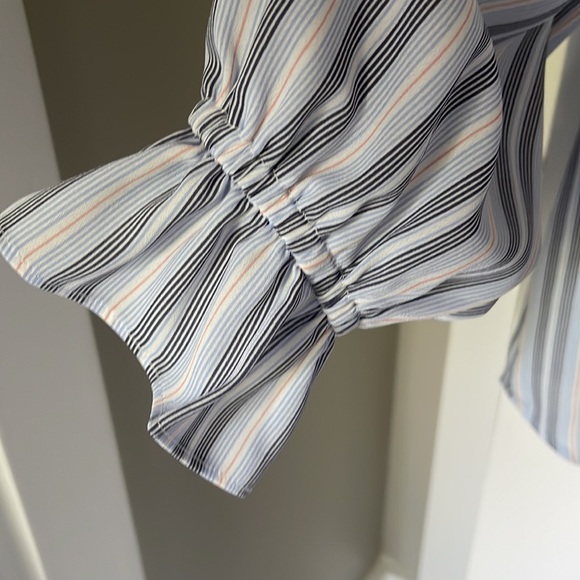 T Tahari Blue Striped Blouse - Large - only worn and washed 1 time. - Picture 2 of 7